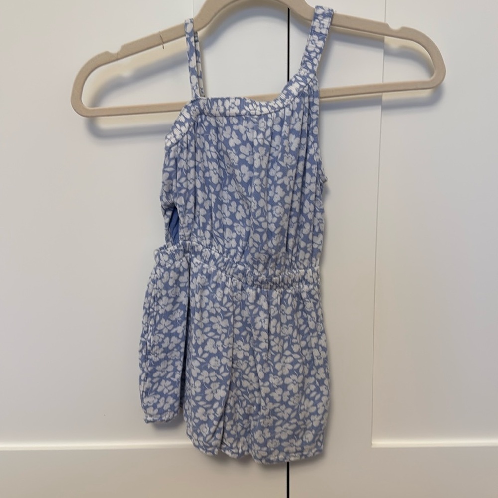 Abercrombie kids compete with cut out. Great condition.